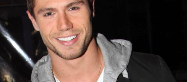 Jonas Sulzabach exibe-se de toalha no Instagram. (Arquivo Blasting News) Jonas Sulzabach exibe-se de toalha no Instagram. (Arquivo Blasting News)