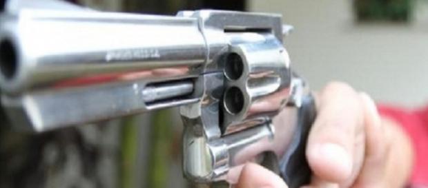 Neozelandeses entregam suas armas (Foto:Arquivo BlastingNews) Neozelandeses entregam suas armas (Foto:Arquivo BlastingNews)