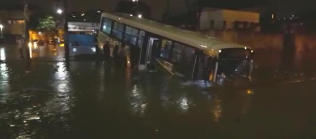 Rio passou por estágio de atenção na madrugada de quarta (Arquivo Blasting News) Rio passou por estágio de atenção na madrugada de quarta (Arquivo Blasting News)