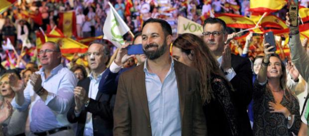 Santiago Abascal apoya el uso de armas Santiago Abascal apoya el uso de armas