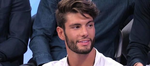 Uomini e donne, spoiler nuova registrazione: Luca Daffrè si dichiara per Angela, nuova corteggiatrice per Andrea Uomini e donne, spoiler nuova registrazione: Luca Daffrè si dichiara per Angela, nuova corteggiatrice per Andrea