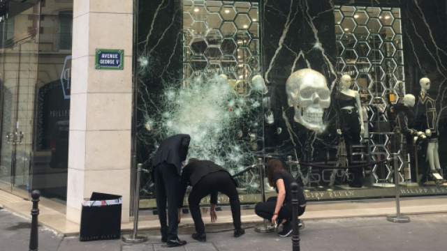 Après la victoire des Bleus, des commerçants évaluent les dégâts ... - lefigaro.fr