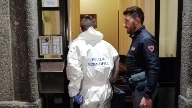 Milano, 53enne uccisa in casa: arrestato il compagno