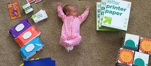 Alexandra, logo que nasceu, era pouco maior que um livro (Reprodução/Instagram/@herewegoajen)
