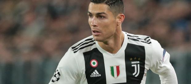 Cristiano Ronaldo ha portato un incremento di vendite ai bianconeri. Cristiano Ronaldo ha portato un incremento di vendite ai bianconeri.
