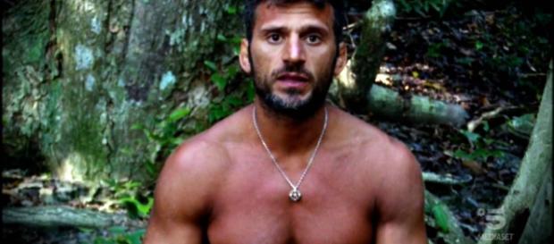 Isola dei Famosi, Marco Maddaloni potrebbe abbandonare il reality: grave lutto in famiglia. Isola dei Famosi, Marco Maddaloni potrebbe abbandonare il reality: grave lutto in famiglia.