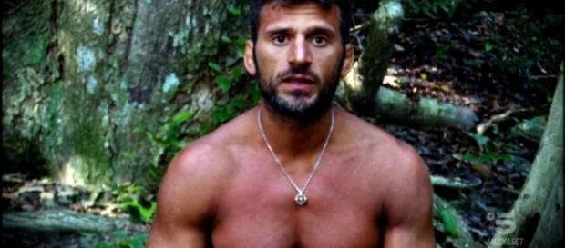 L'Isola dei famosi: Marco Maddaloni potrebbe lasciare l'isola per un lutto L'Isola dei famosi: Marco Maddaloni potrebbe lasciare l'isola per un lutto