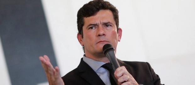 Sergio Moro responde a Rodrigo Maia após ataques (Arquivo Blasting News) Sergio Moro responde a Rodrigo Maia após ataques (Arquivo Blasting News)