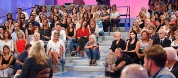 U&D, ex corteggiatore svela cosa accade dietro le quinte: 'Cercano ... - dailymotion.com U&D, ex corteggiatore svela cosa accade dietro le quinte: 'Cercano ... - dailymotion.com