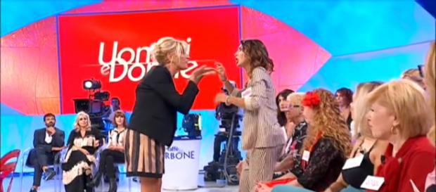 U&D Over, Barbara De Santi accusa Gemma Galgani: 'Rifiuti selfie quando sei struccata' U&D Over, Barbara De Santi accusa Gemma Galgani: 'Rifiuti selfie quando sei struccata'
