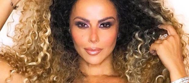 Viviane Araújo posa em clique na academia. (Reprodução/Instagram/@araujoviviane) Viviane Araújo posa em clique na academia. (Reprodução/Instagram/@araujoviviane)