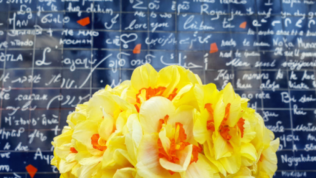 Le mur des Je t'aime a Parigi attira ogni giorno migliaia di romantici e curiosi