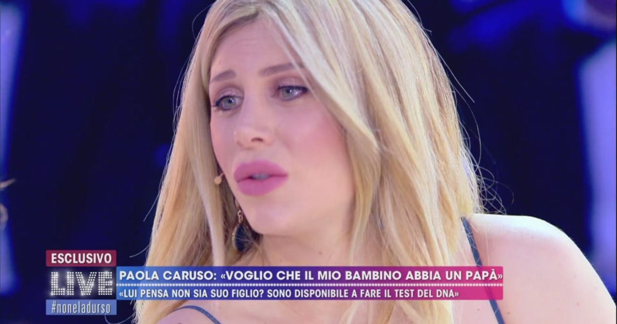 Paola Caruso in lacrime con suo figlio dalla D Urso Pronta a