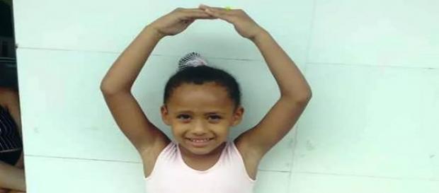 Ana Vitória, de 6 anos, desapareceu enquanto brincava no quintal da casa da avó em Registro, SP (Foto: Arquivo Pessoal) Ana Vitória, de 6 anos, desapareceu enquanto brincava no quintal da casa da avó em Registro, SP (Foto: Arquivo Pessoal)