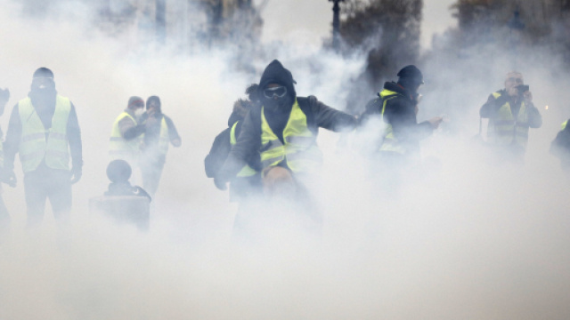 Gilets jaunes" : Le déroulé d'une journée ultra-violente - tv5monde.com