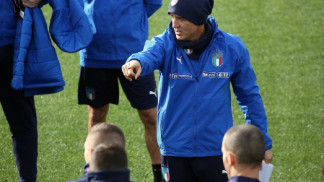Italia-Finlandia, Il mister Mancini durante un allenamento della nazionale in vista del match contro la Finlandia.