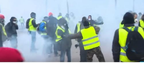 France to deploy troops to maintain security during Yellow Vest protests. [Image source/FRANCE 24 English YouTube video]