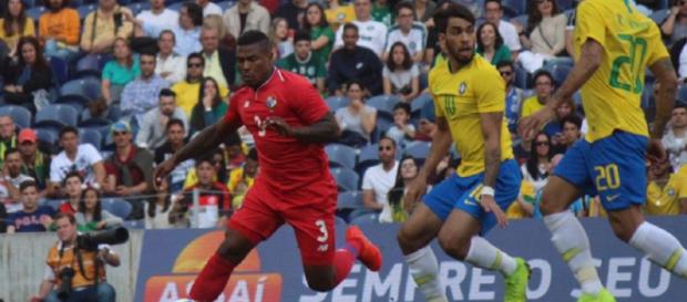 Brasile-Panama 1-1, Cummings e Paquetà in una fase del match Brasile-Panama 1-1, Cummings e Paquetà in una fase del match