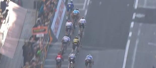 La volata vincente di Julian Alaphilippe alla Milano-Sanremo La volata vincente di Julian Alaphilippe alla Milano-Sanremo