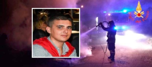 Tragedia nella notte, 23enne muore intrappolato nella sua auto in fiamme nel Casertano - Foto Internapoli Tragedia nella notte, 23enne muore intrappolato nella sua auto in fiamme nel Casertano - Foto Internapoli