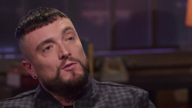 Gué Pequeno intervistato da Peter Gomez.