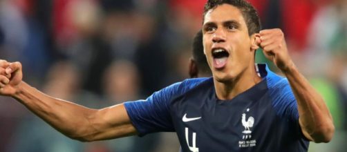 Calciomercato Juventus, Varane ha già salutato i suoi compagni del Real Madrid