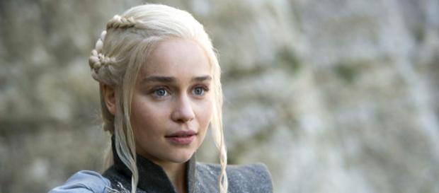 Emilia Clarke fala pela primeira vez sobre grave doença que quase a fez desistir da carreira. (Arquivo Blasting News) Emilia Clarke fala pela primeira vez sobre grave doença que quase a fez desistir da carreira. (Arquivo Blasting News)