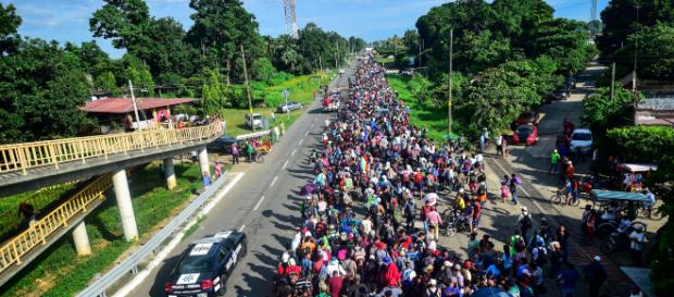 Nueva caravana de inmigrantes sigue camino a Estados Unidos. - espanol24.com Nueva caravana de inmigrantes sigue camino a Estados Unidos. - espanol24.com