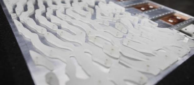 Un materiale che calcola equazioni Un materiale che calcola equazioni