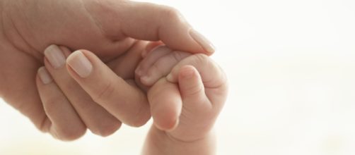 Circoncisione fatta in casa clandestinamente: muore un neonato di 5 mesi