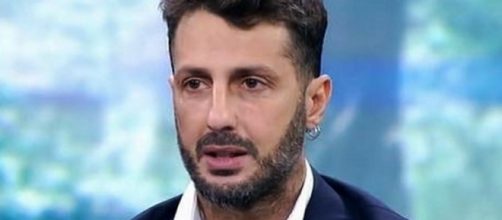 Fabrizio Corona è tornato in carcere: violate le disposizioni del Tribunale di Milano.