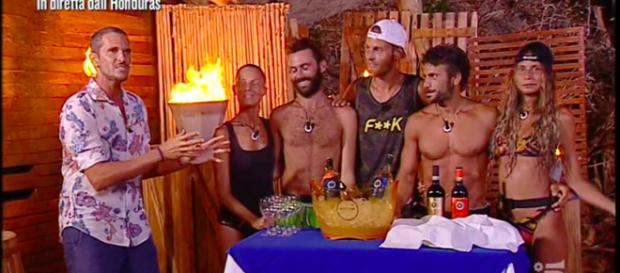 Alvin, Marina La Rosa, Luca Vismara, Aaron Nielsen, Marco Maddaloni e Sarah Altobello (credit: L'Isola dei Famosi) Alvin, Marina La Rosa, Luca Vismara, Aaron Nielsen, Marco Maddaloni e Sarah Altobello (credit: L'Isola dei Famosi)
