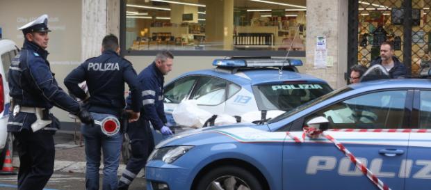 Bologna, il giallo dei fratellini precipitati: i corpi non erano sotto al balcone Bologna, il giallo dei fratellini precipitati: i corpi non erano sotto al balcone