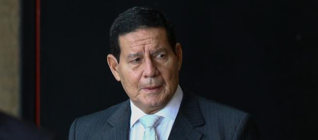 Mourão é questionado sobre briga entre Bolsonaro e Maia. (Arquivo Blasting News) Mourão é questionado sobre briga entre Bolsonaro e Maia. (Arquivo Blasting News)