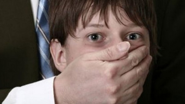 Son ami lui avoue qu'il est p&eacute;dophile, il se fait justice en le tuant