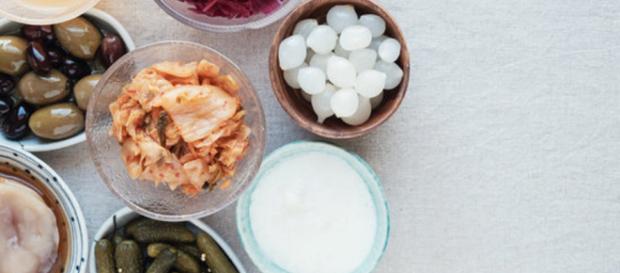 Gli alimenti fermentati sono ricchi di ''batteri buoni'' che aiutano a regolarizzare l'intestino. (Canva) Gli alimenti fermentati sono ricchi di ''batteri buoni'' che aiutano a regolarizzare l'intestino. (Canva)