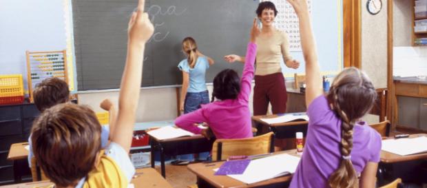 Stipendi scuola, ad aprile in pagamento la vacanza contrattuale. Stipendi scuola, ad aprile in pagamento la vacanza contrattuale.