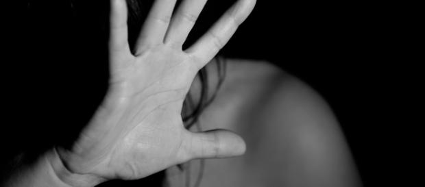 Violenza di gruppo a Catania su una ragazza americana Violenza di gruppo a Catania su una ragazza americana