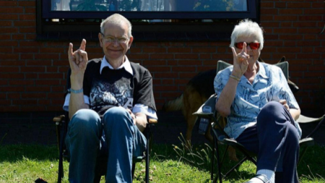Anziani "metallari" accusati di molestie per aver fatto sentire gli Iron Maiden ai vicini di casa