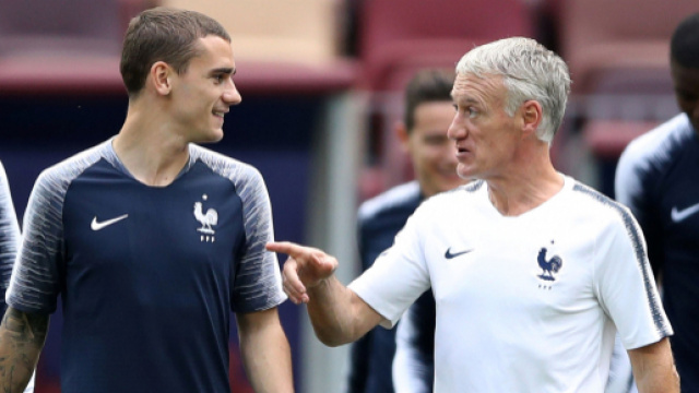 Griezmann et Deschamps discutant lors d'un entrainement