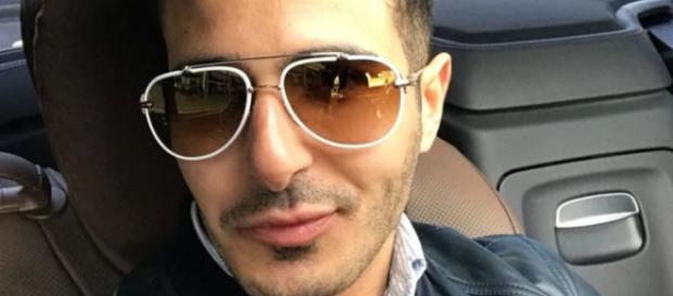 Un escroc se fait passer pour un millionnaire sur Tinder pour escroquer des femmes Un escroc se fait passer pour un millionnaire sur Tinder pour escroquer des femmes