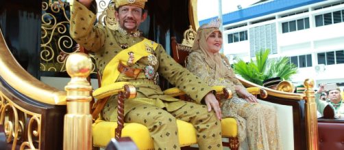Brunei: il sultano approva lapidazione per gay e l'amputazione per i ladri