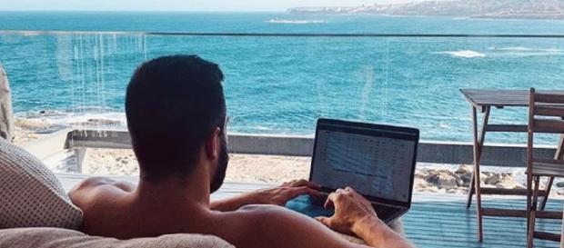 Australia, milionario offre 50mila dollari all'anno al suo assistente personale. Australia, milionario offre 50mila dollari all'anno al suo assistente personale.