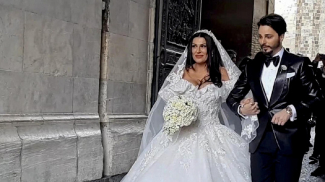 Napoli, il cantante neomelodico Tony Colombo ha sposato Tina Rispoli