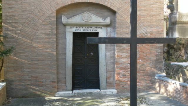 Roma, arrestati gli aggressori neofascisti che lo scorso 7 gennaio aggredirono i giornalisti de L'Espresso al Verano