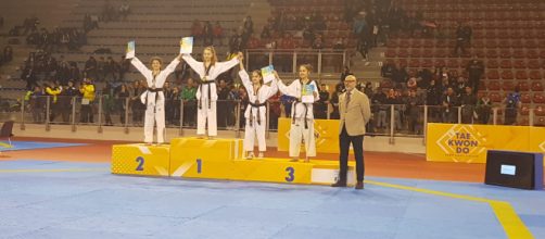 Taekwondo a Riccione cinture nere combattimento sezione femminile: primi tre posti. Prima Elisabetta Badioli.