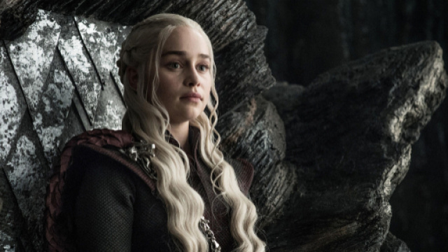 Daenerys Targaryen attend de pouvoir enfin prendre le trône de fer