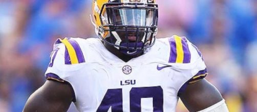 Devin White is ranked as one of the top linebackers in the country. [Image via Harris Highlights/YouTube]