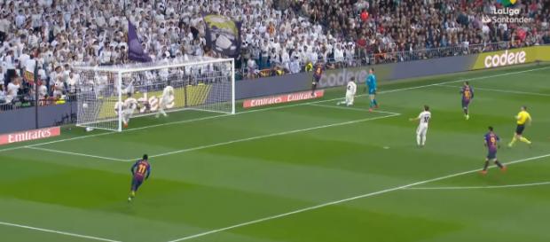 Real Madrid vs Barcelone : but de Rakitic à Santiago Bernabeu. Real Madrid vs Barcelone : but de Rakitic à Santiago Bernabeu.