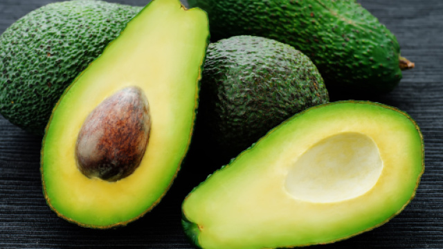 L'avocado si presta a moltissime preparazioni sia salate che dolci.